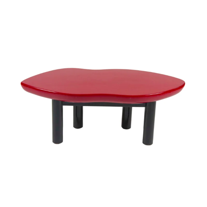 “Joan Crawfords Lips” as coffee table designed by Jay Spectre